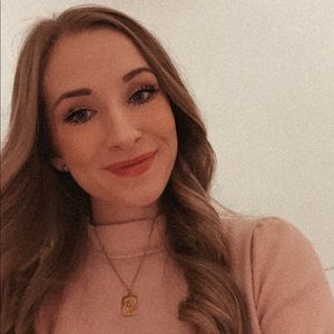 Meet your Posher, Abbey